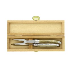Service à fromage, en pointe de corne claire, mitres inox, finition brillante